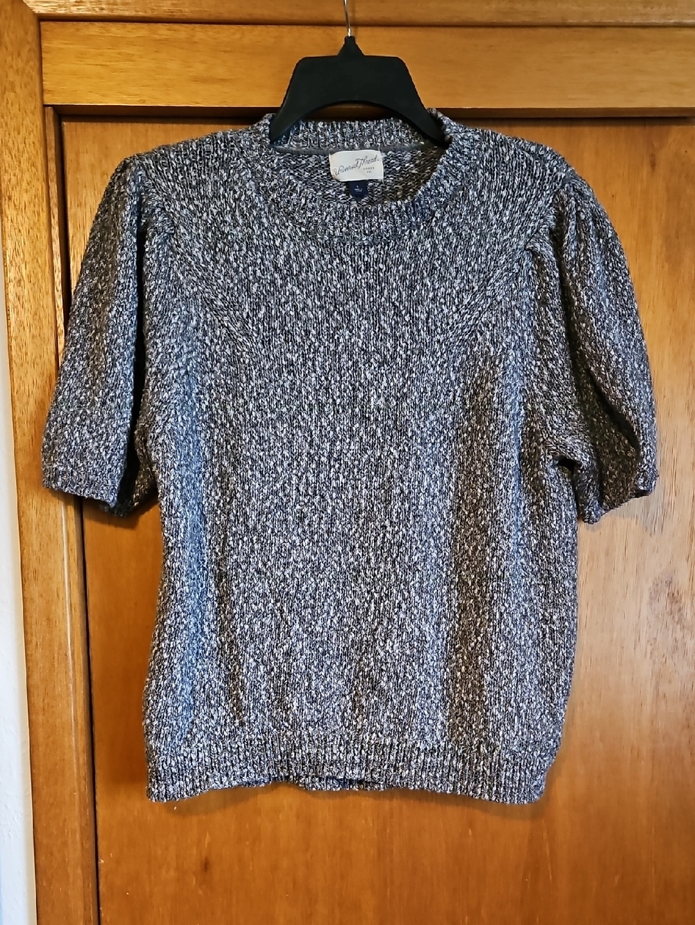 Short Sleeved Sweater Sz Large